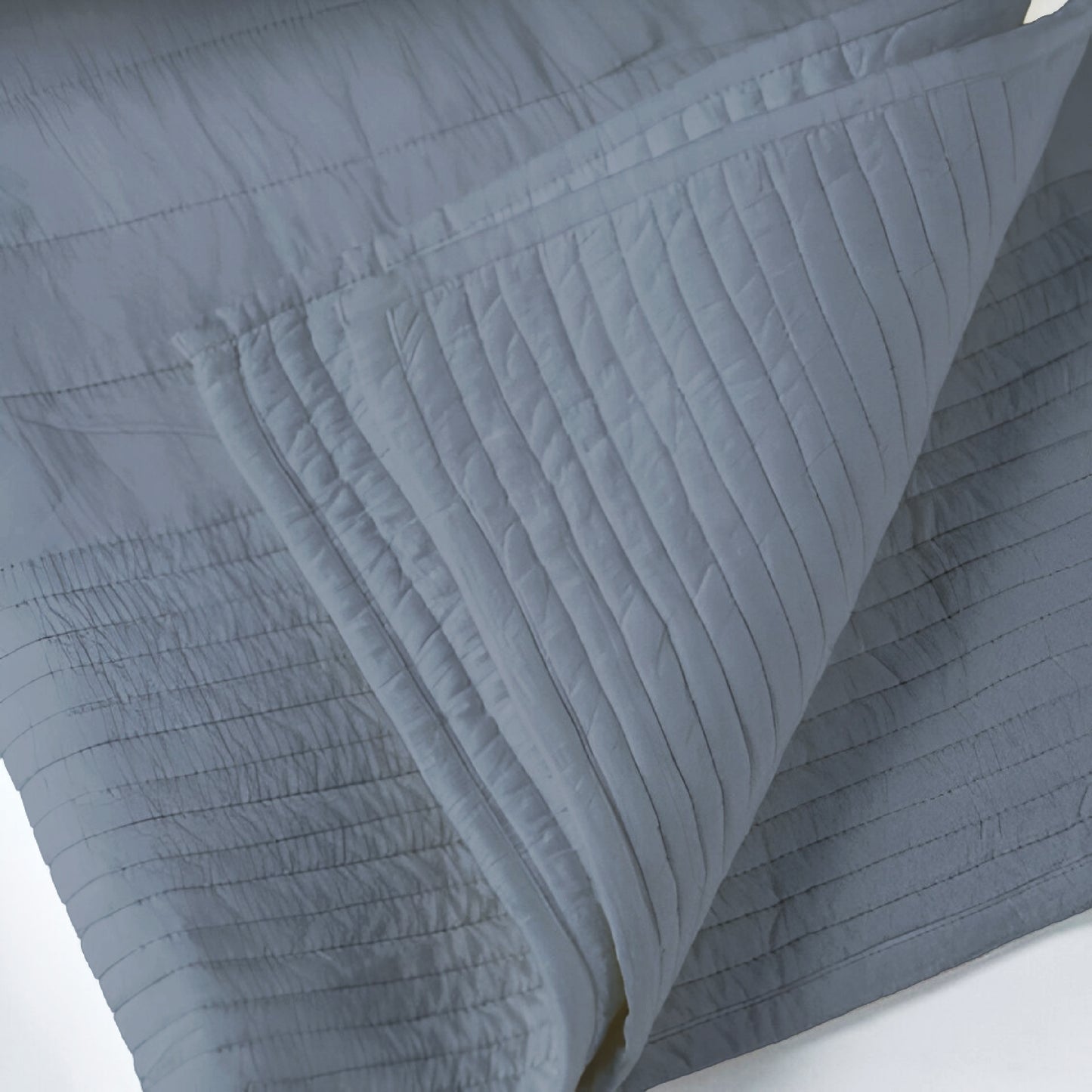 Indigo Loom quilted bedspread - dark blue cotton
Quilted king size bedspread with pillow covers
Luxury cotton bedspread in navy blue tone