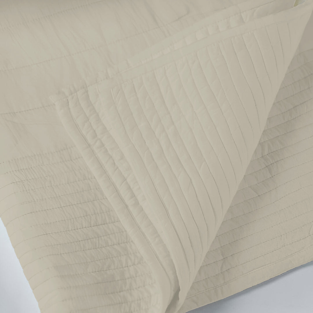 Mist Thread quilted bedspread - light ash grey
Ash grey cotton bedspread - quilted king size
Minimal grey bedspread with pillow covers