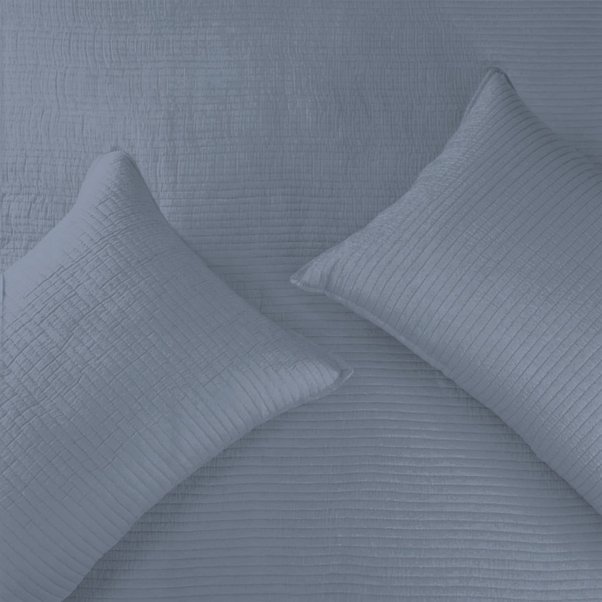 Indigo Loom quilted bedspread - dark blue cotton
Quilted king size bedspread with pillow covers
Luxury cotton bedspread in navy blue tone