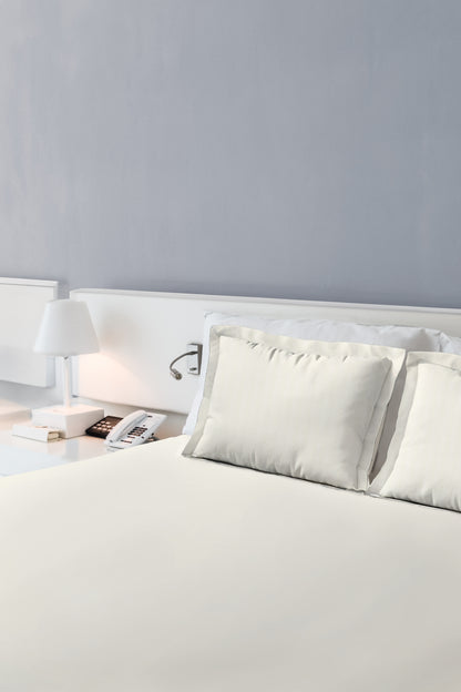 Vanilla Luxe bedsheet - ivory satin cotton 300 TC
Ivory king size bedsheet - smooth cotton satin
Premium cotton bedsheet in warm ivory tone